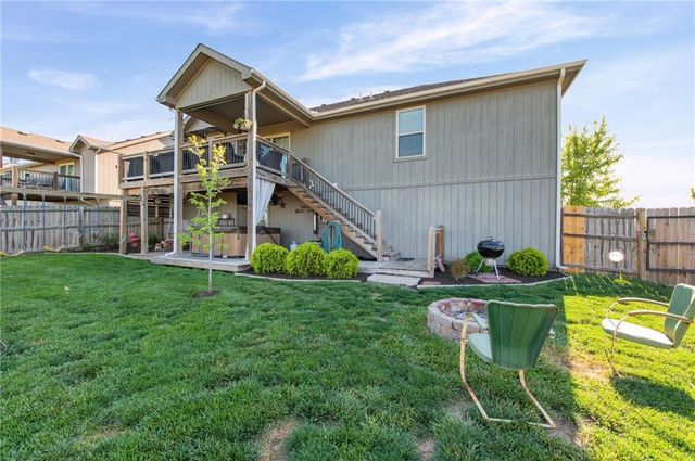 19204 Corbyn Lane, Smithville, MO 64089