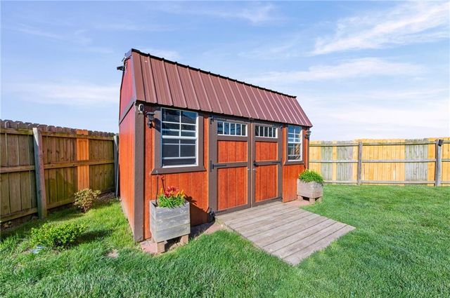 19204 Corbyn Lane, Smithville, MO 64089
