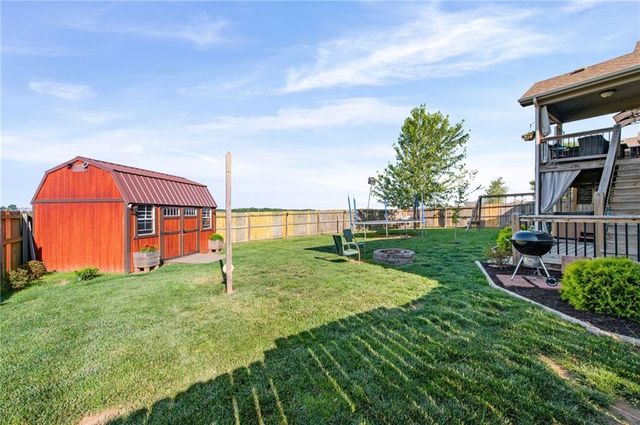 19204 Corbyn Lane, Smithville, MO 64089