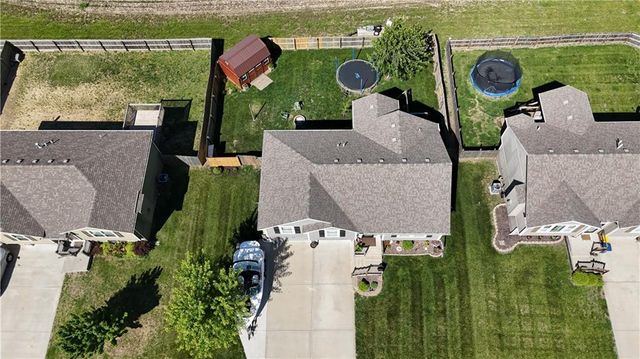 19204 Corbyn Lane, Smithville, MO 64089