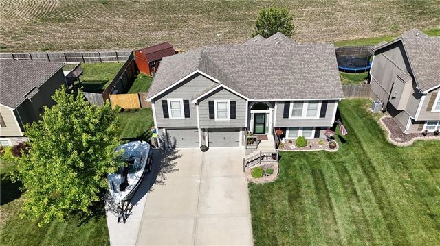 19204 Corbyn Lane, Smithville, MO 64089