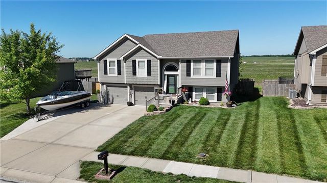 19204 Corbyn Lane, Smithville, MO 64089