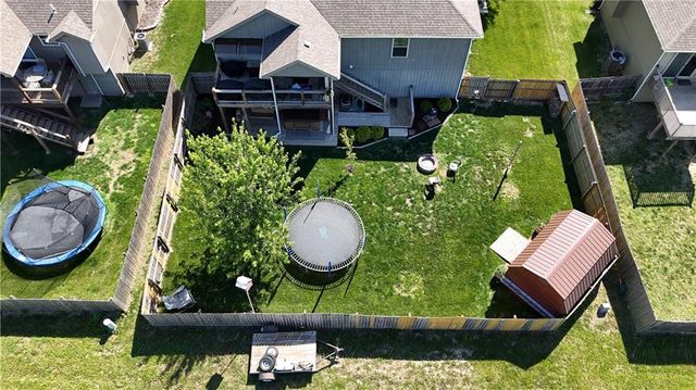 19204 Corbyn Lane, Smithville, MO 64089