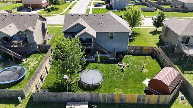 19204 Corbyn Lane, Smithville, MO 64089
