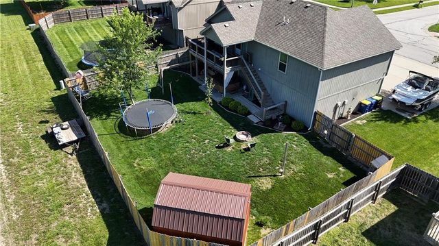 19204 Corbyn Lane, Smithville, MO 64089