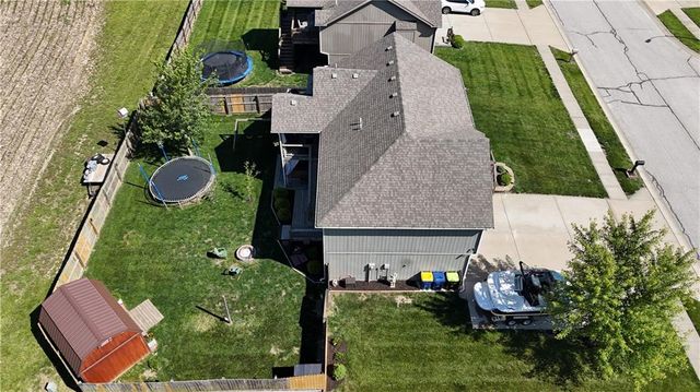 19204 Corbyn Lane, Smithville, MO 64089