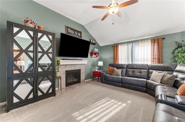 19204 Corbyn Lane, Smithville, MO 64089