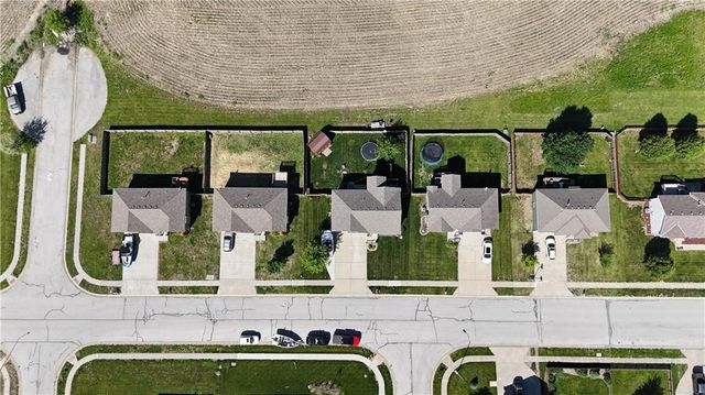 19204 Corbyn Lane, Smithville, MO 64089