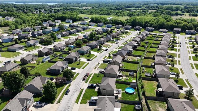 19204 Corbyn Lane, Smithville, MO 64089