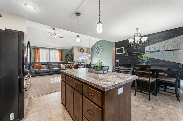 19204 Corbyn Lane, Smithville, MO 64089