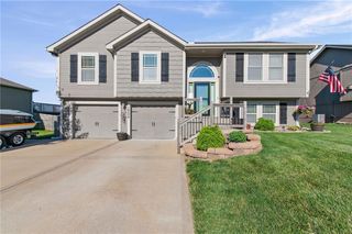 19204 Corbyn Lane, Smithville, MO 64089
