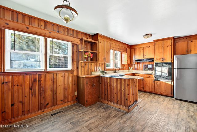 803 Pinetree Drive, New Bern, NC 28562