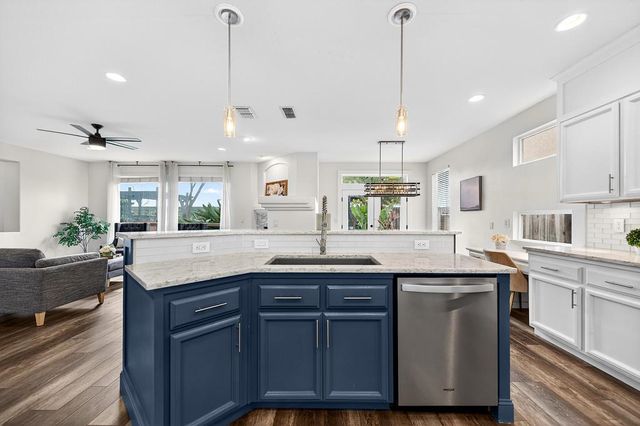 3329 Bonaire Rd, West Sacramento, CA 95691