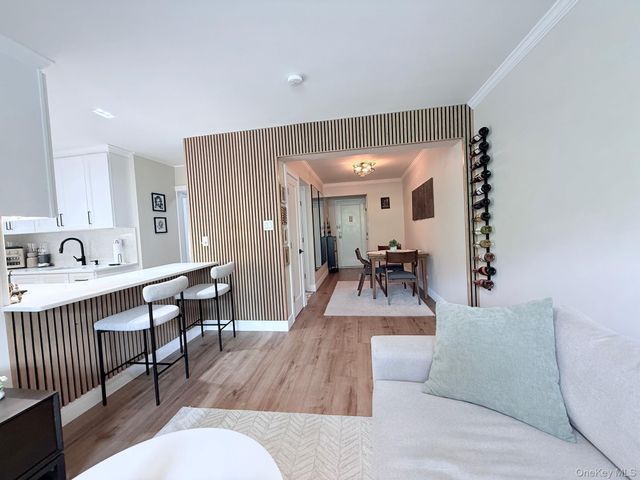 83-85 Woodhaven Boulevard 2E, Woodhaven, NY 11421