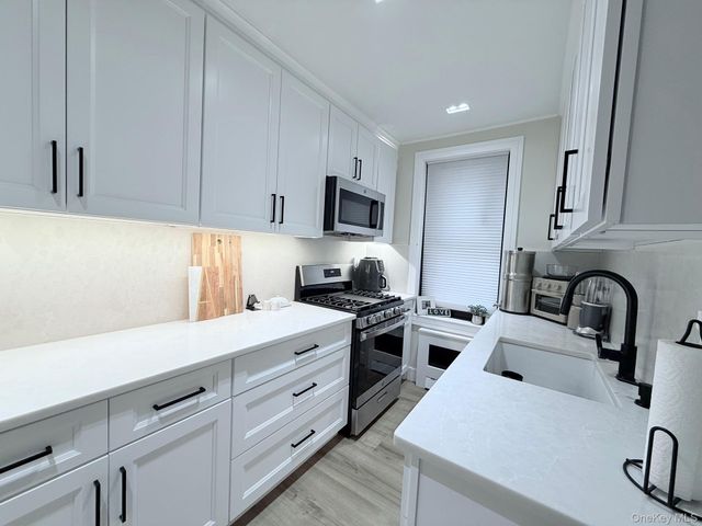 83-85 Woodhaven Boulevard 2E, Woodhaven, NY 11421