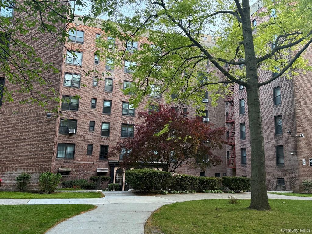 83-85 Woodhaven Boulevard 2E, Woodhaven, NY 11421