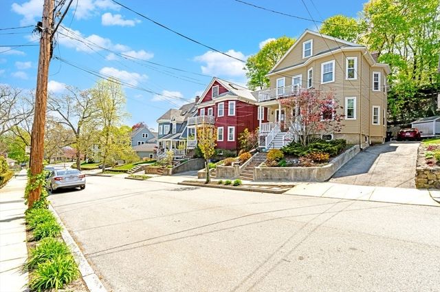 40 Tanager St, Arlington, MA 02476