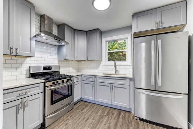 7237 S St Lawrence Avenue, Chicago, IL 60619