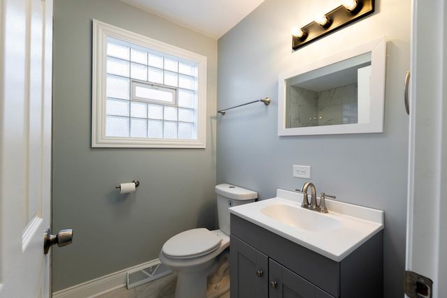 7237 S St Lawrence Avenue, Chicago, IL 60619