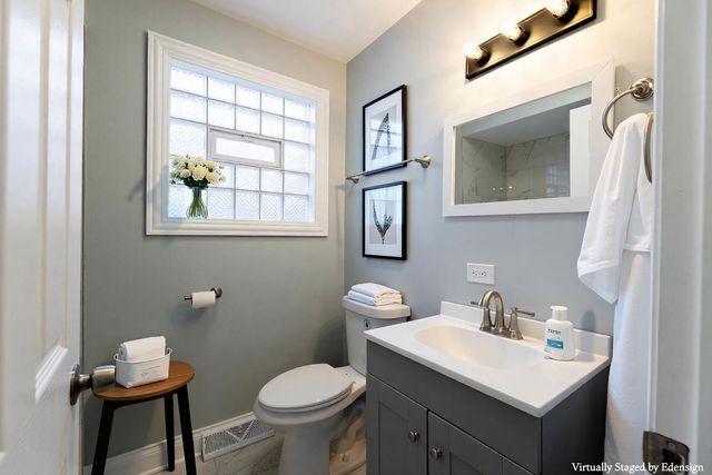 7237 S St Lawrence Avenue, Chicago, IL 60619