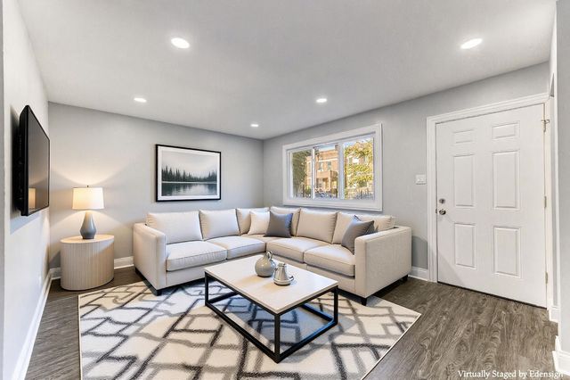 7237 S St Lawrence Avenue, Chicago, IL 60619