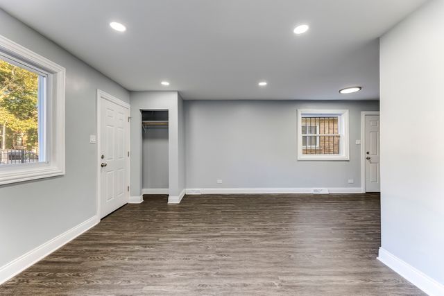 7237 S St Lawrence Avenue, Chicago, IL 60619