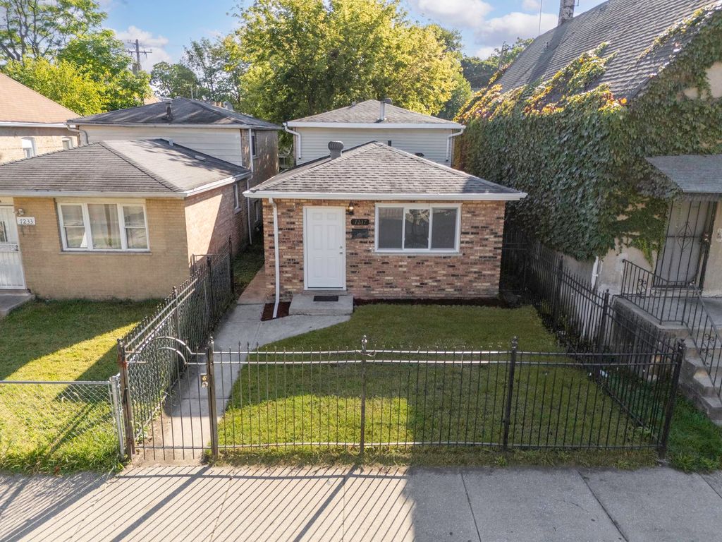 7237 S St Lawrence Avenue, Chicago, IL 60619