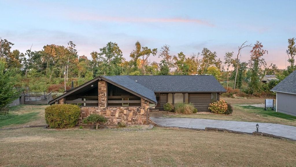 403 S 37th Street, Rogers, AR 72758