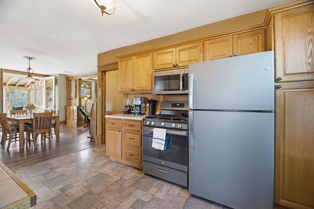 N3512 COUNTY ROAD D, New London, WI 54961