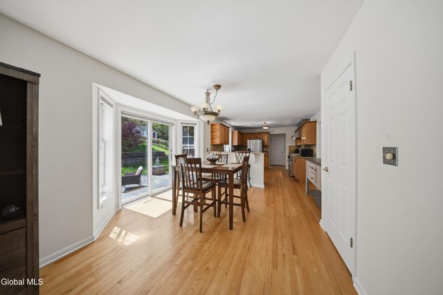 29 Dutch Meadows Drive, Colonie, NY 12047