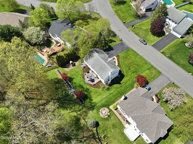 29 Dutch Meadows Drive, Colonie, NY 12047