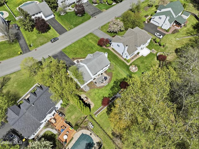 29 Dutch Meadows Drive, Colonie, NY 12047