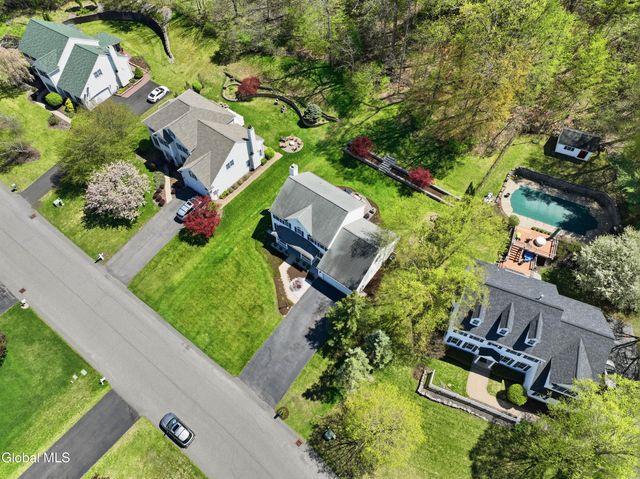 29 Dutch Meadows Drive, Colonie, NY 12047