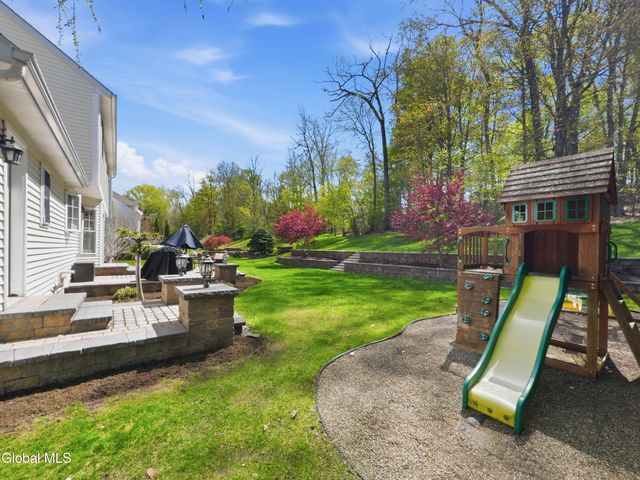 29 Dutch Meadows Drive, Colonie, NY 12047