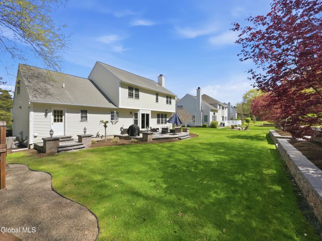 29 Dutch Meadows Drive, Colonie, NY 12047