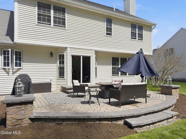 29 Dutch Meadows Drive, Colonie, NY 12047