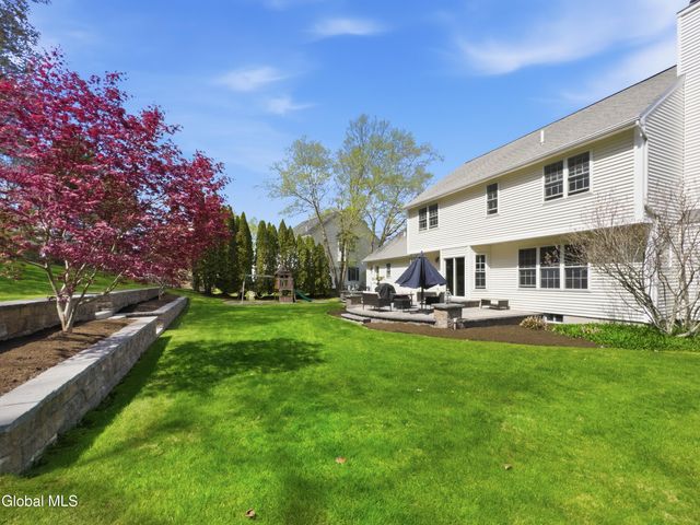 29 Dutch Meadows Drive, Colonie, NY 12047