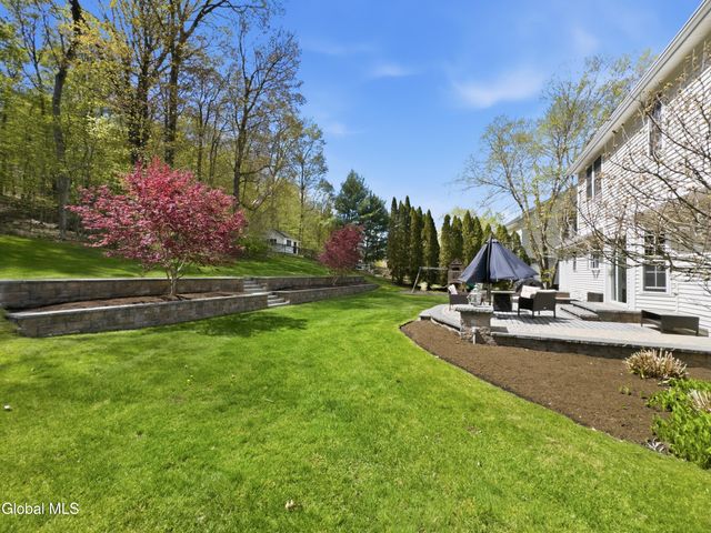 29 Dutch Meadows Drive, Colonie, NY 12047