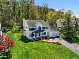 29 Dutch Meadows Drive, Colonie, NY 12047