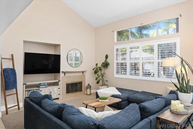 218 Falcon Pl, San Marcos, CA 92069