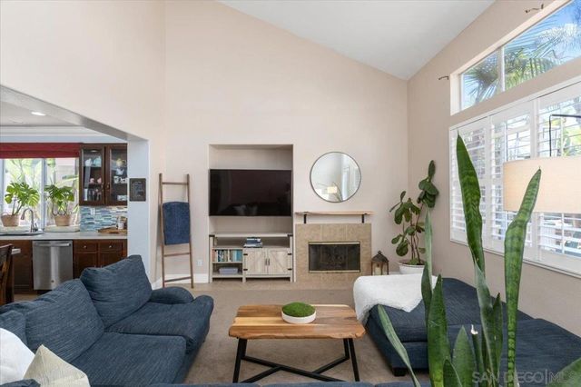 218 Falcon Pl, San Marcos, CA 92069