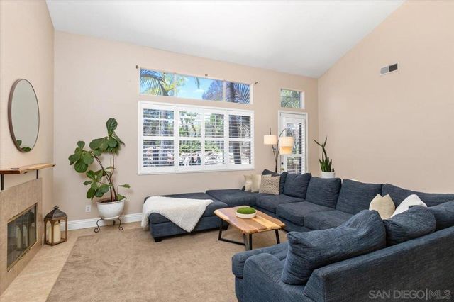 218 Falcon Pl, San Marcos, CA 92069