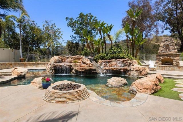 218 Falcon Pl, San Marcos, CA 92069