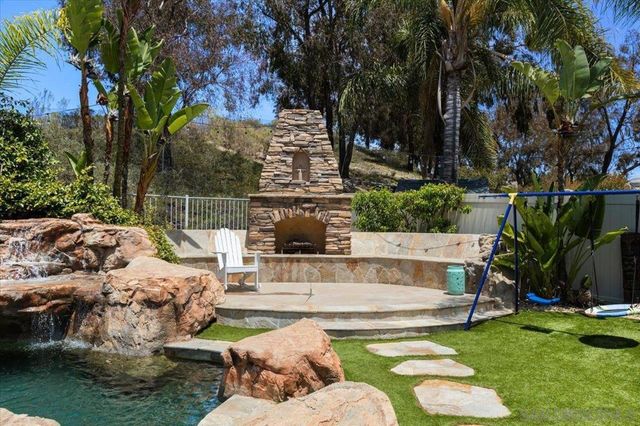 218 Falcon Pl, San Marcos, CA 92069