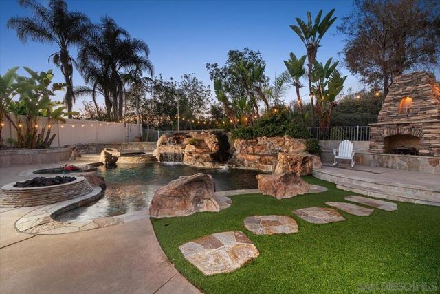 218 Falcon Pl, San Marcos, CA 92069