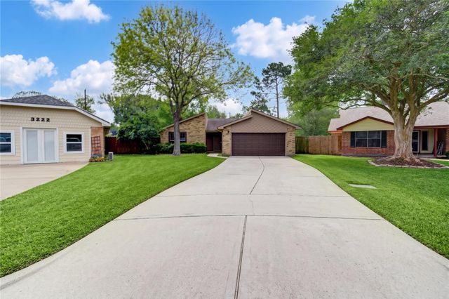 3224 Teakwood Circle, Dickinson, TX 77539