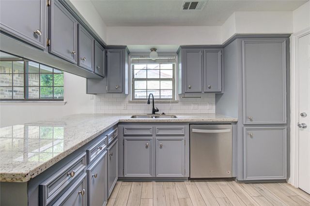 3224 Teakwood Circle, Dickinson, TX 77539