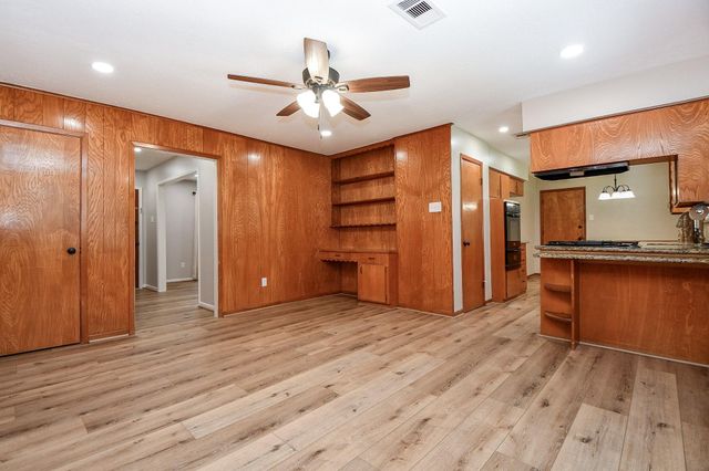 2303 Willow Boulevard, Pearland, TX 77581