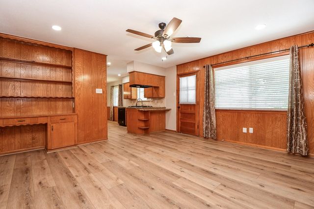 2303 Willow Boulevard, Pearland, TX 77581
