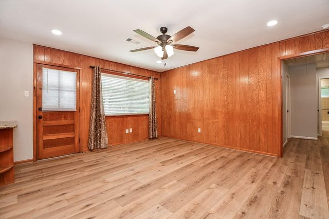 2303 Willow Boulevard, Pearland, TX 77581